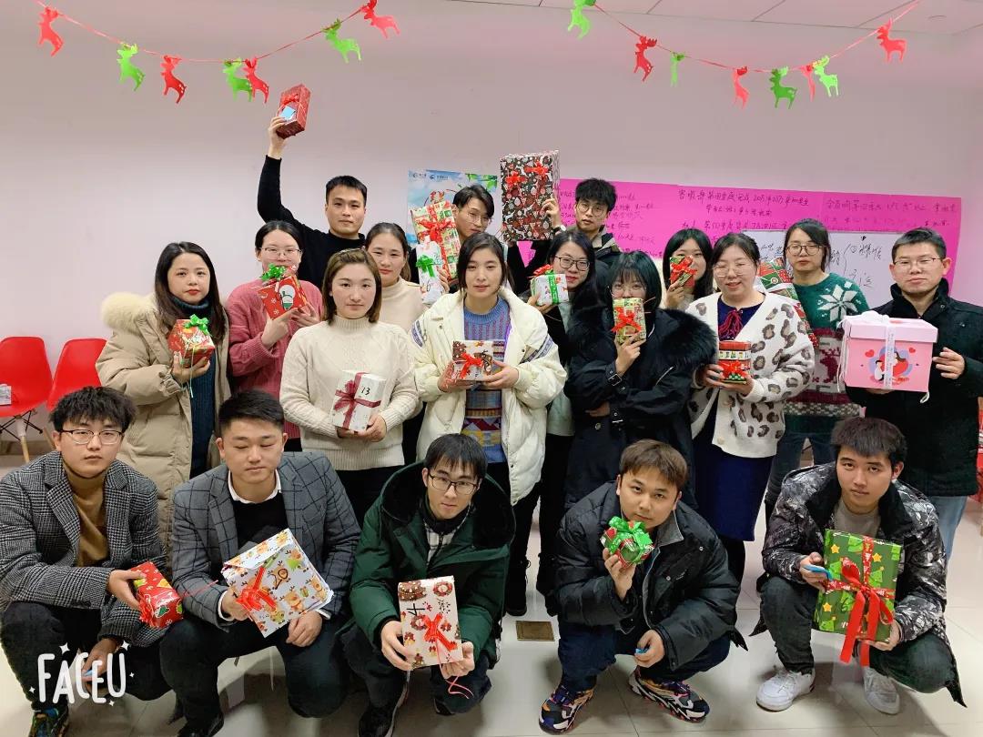 首佳祝大家新年快乐，佳节如意~